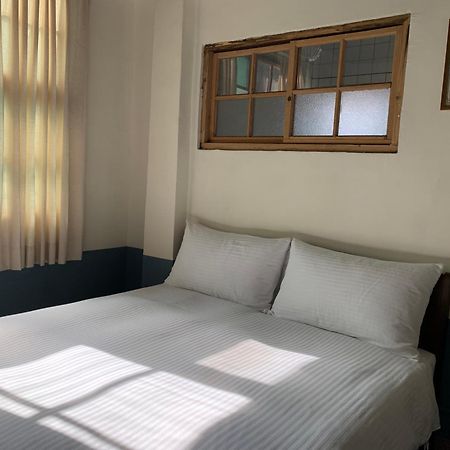 Neat Hostel Тайнан Екстериор снимка