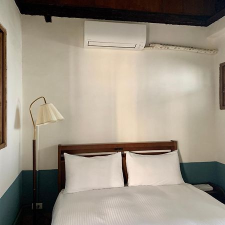 Neat Hostel Тайнан Екстериор снимка