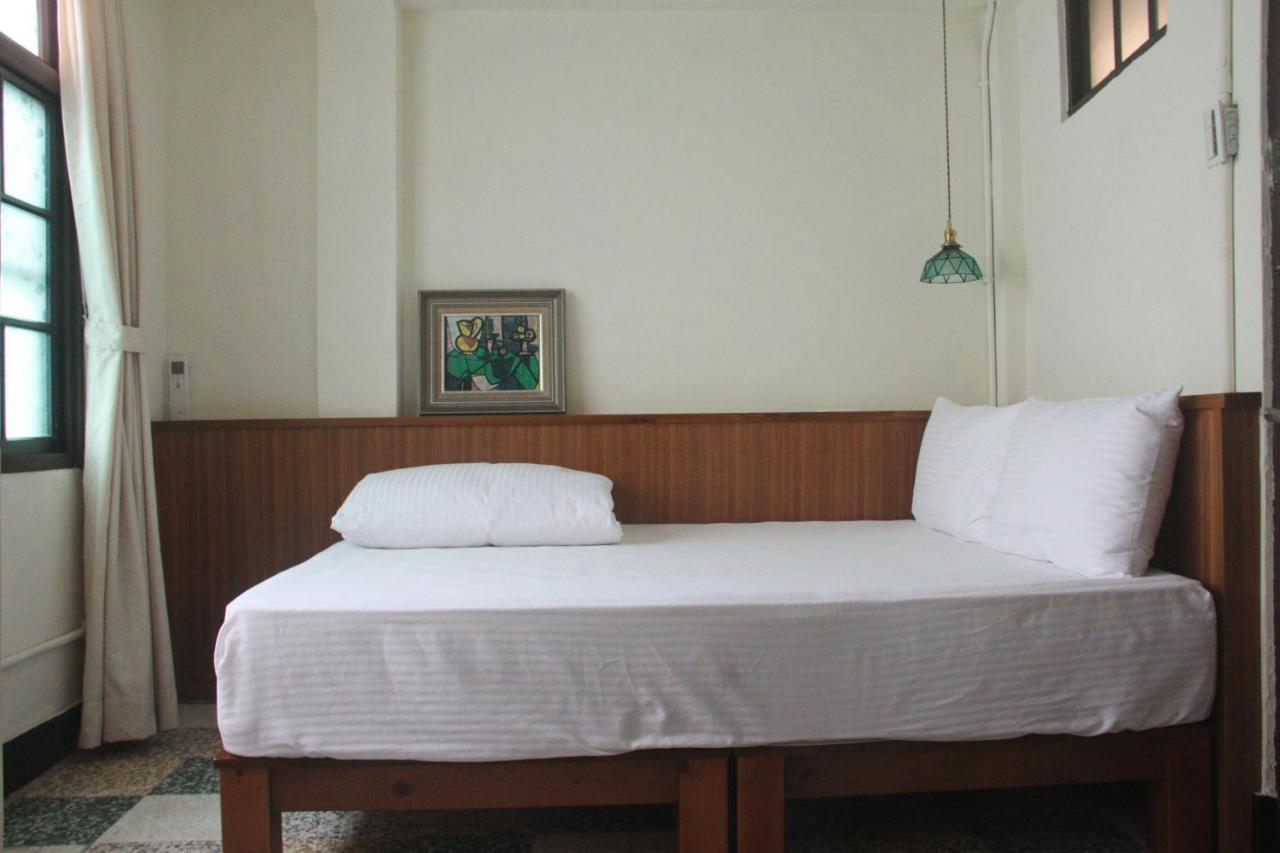Neat Hostel Тайнан Екстериор снимка