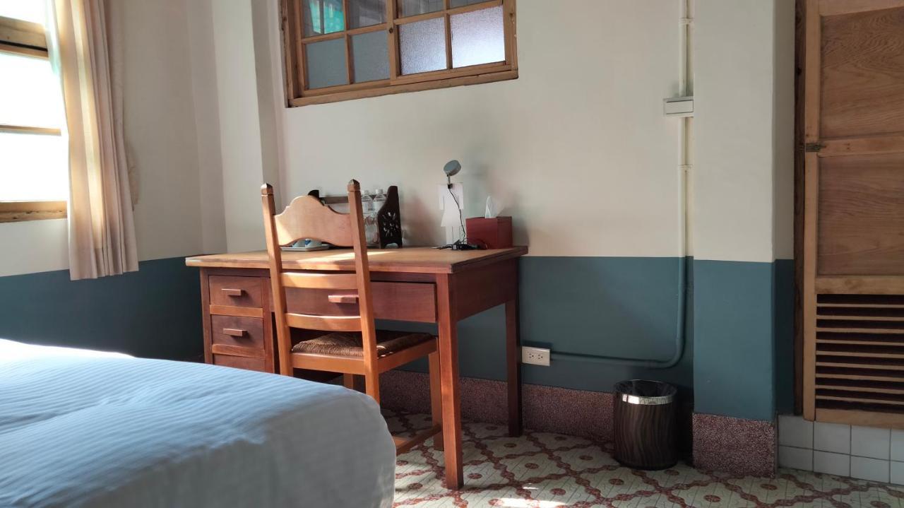 Neat Hostel Тайнан Екстериор снимка