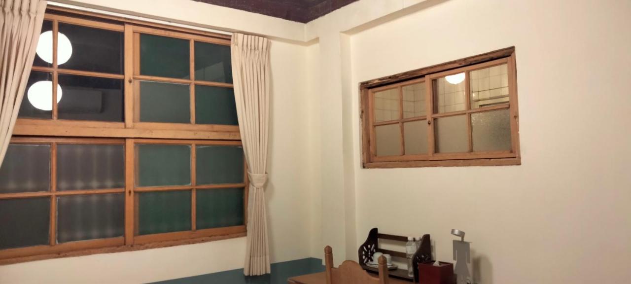 Neat Hostel Тайнан Екстериор снимка