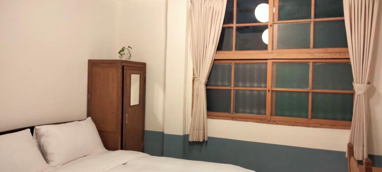 Neat Hostel Тайнан Екстериор снимка