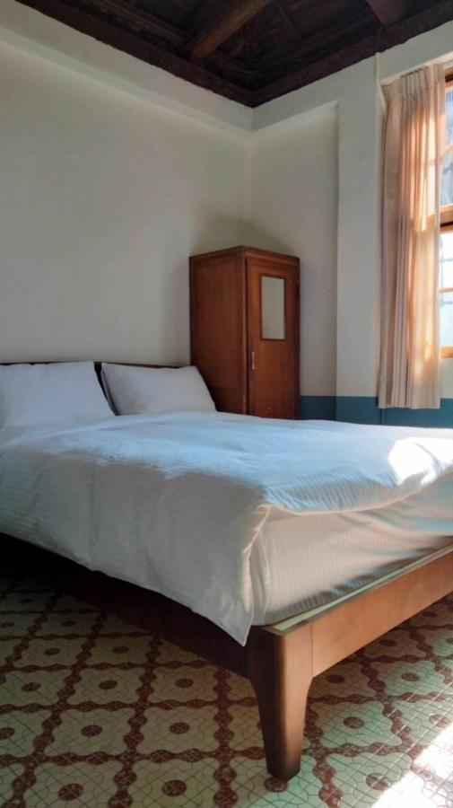 Neat Hostel Тайнан Екстериор снимка