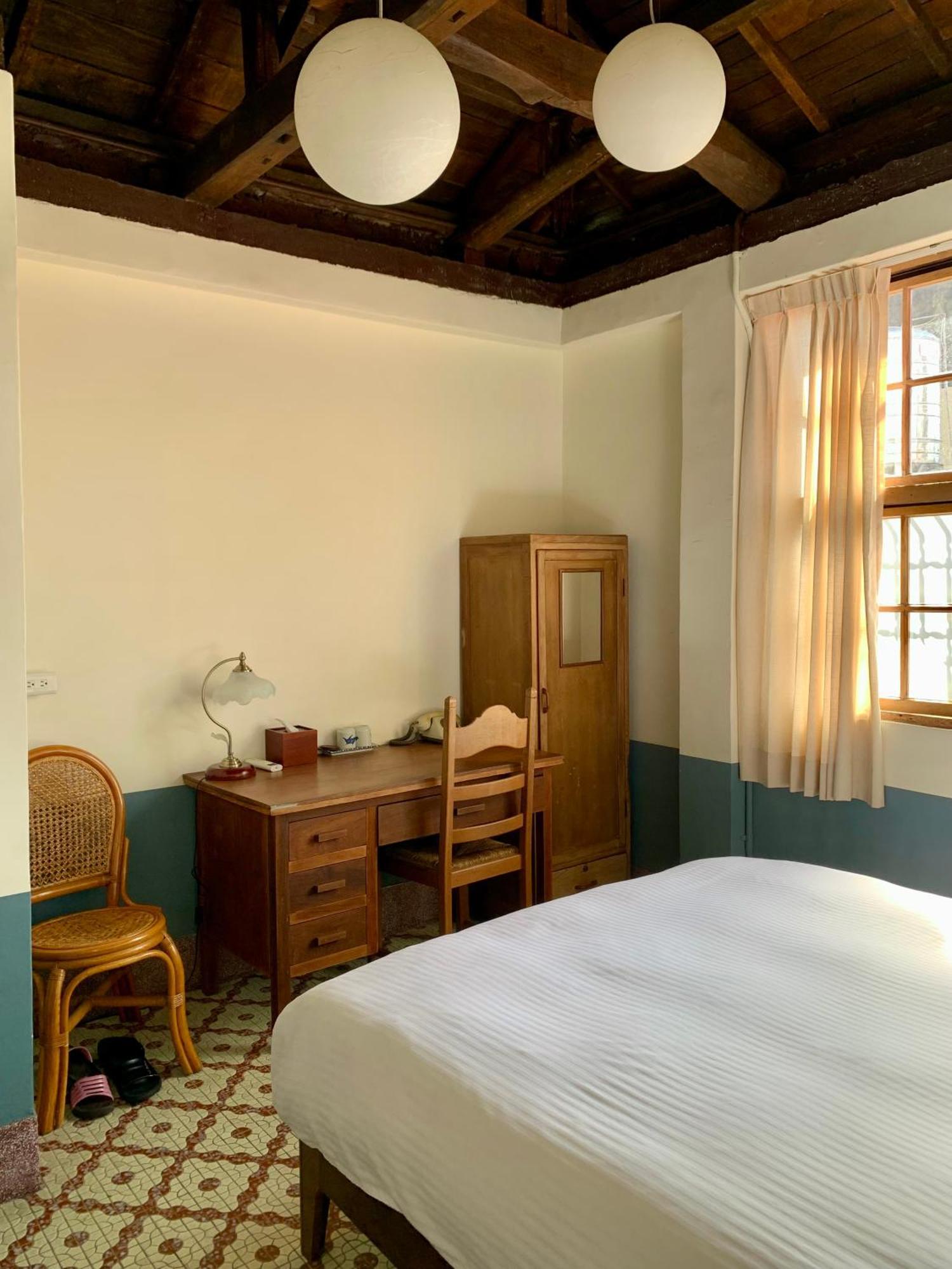 Neat Hostel Тайнан Екстериор снимка