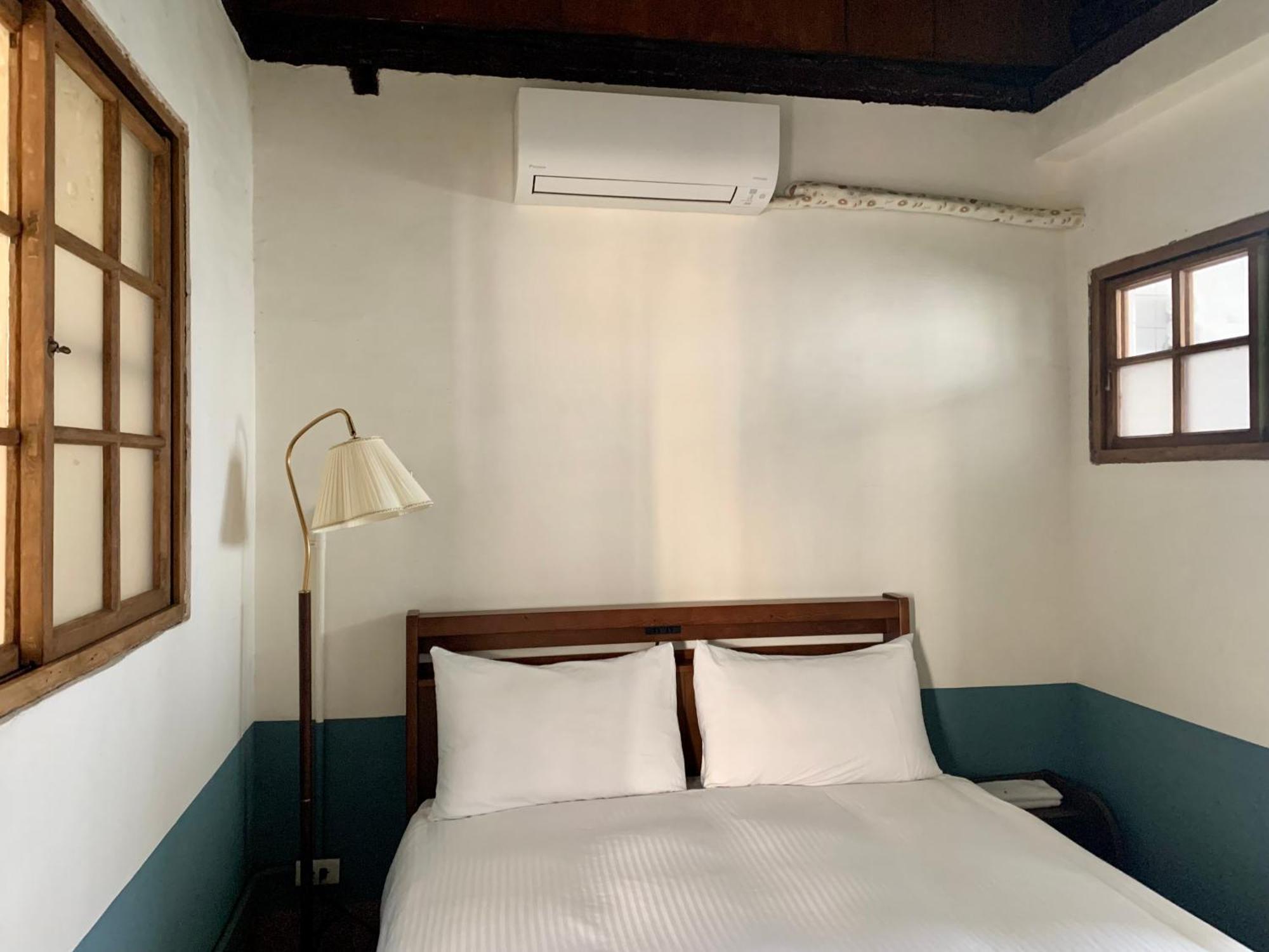 Neat Hostel Тайнан Екстериор снимка