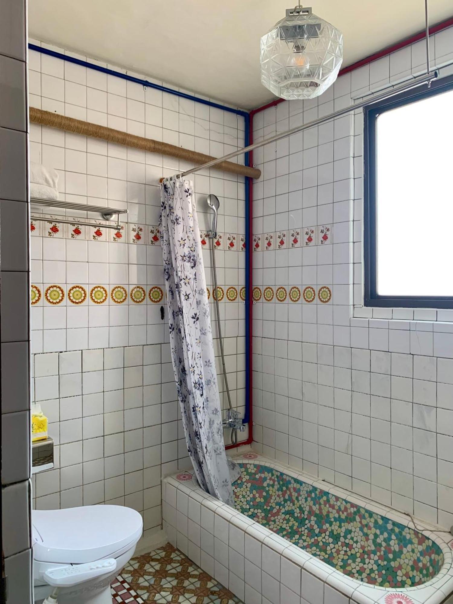 Neat Hostel Тайнан Екстериор снимка