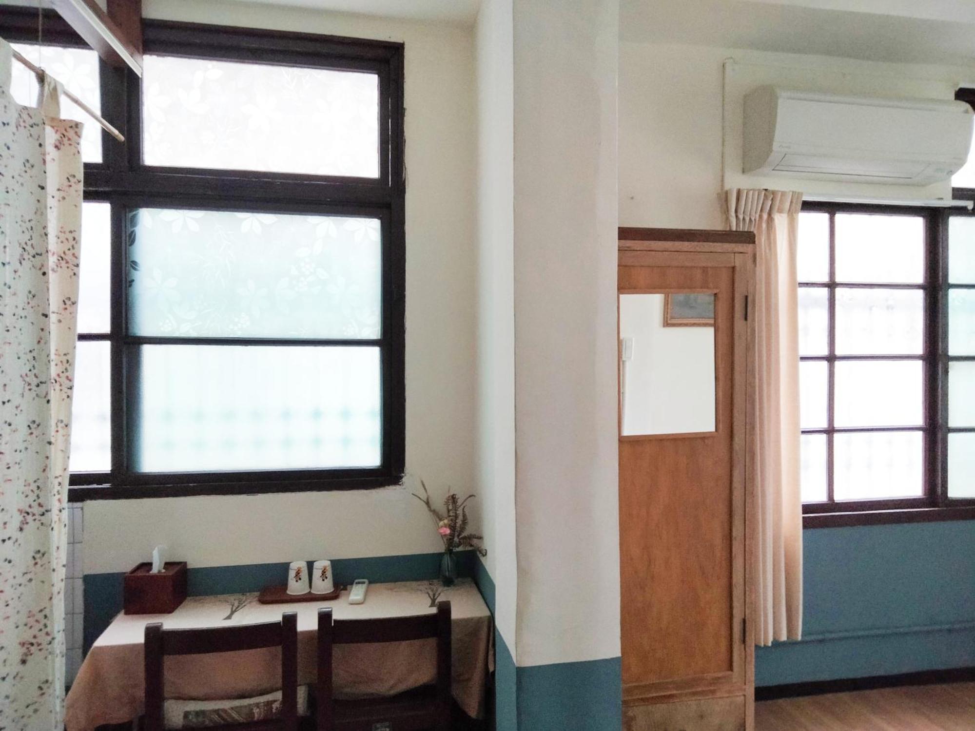 Neat Hostel Тайнан Екстериор снимка