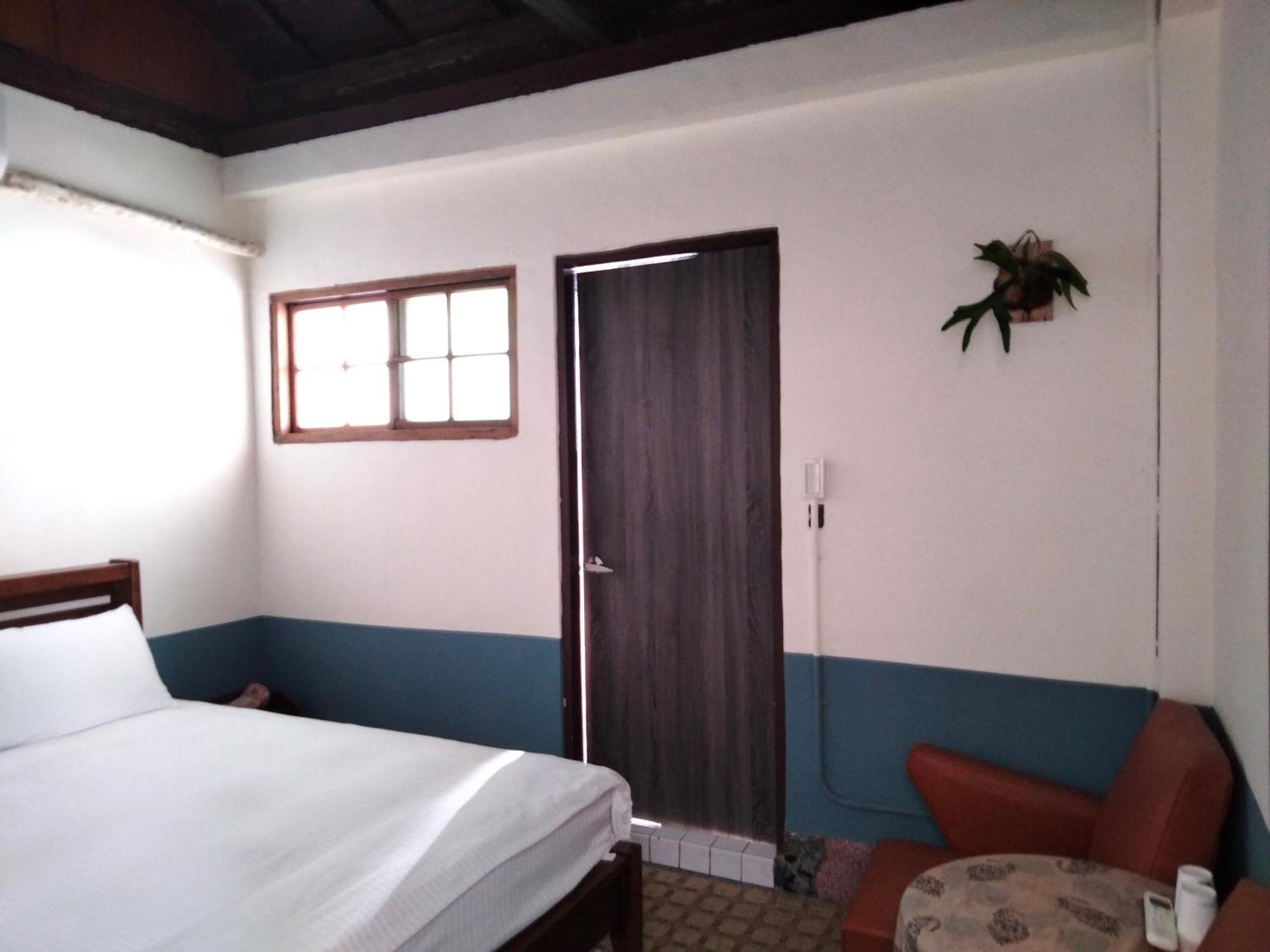 Neat Hostel Тайнан Екстериор снимка