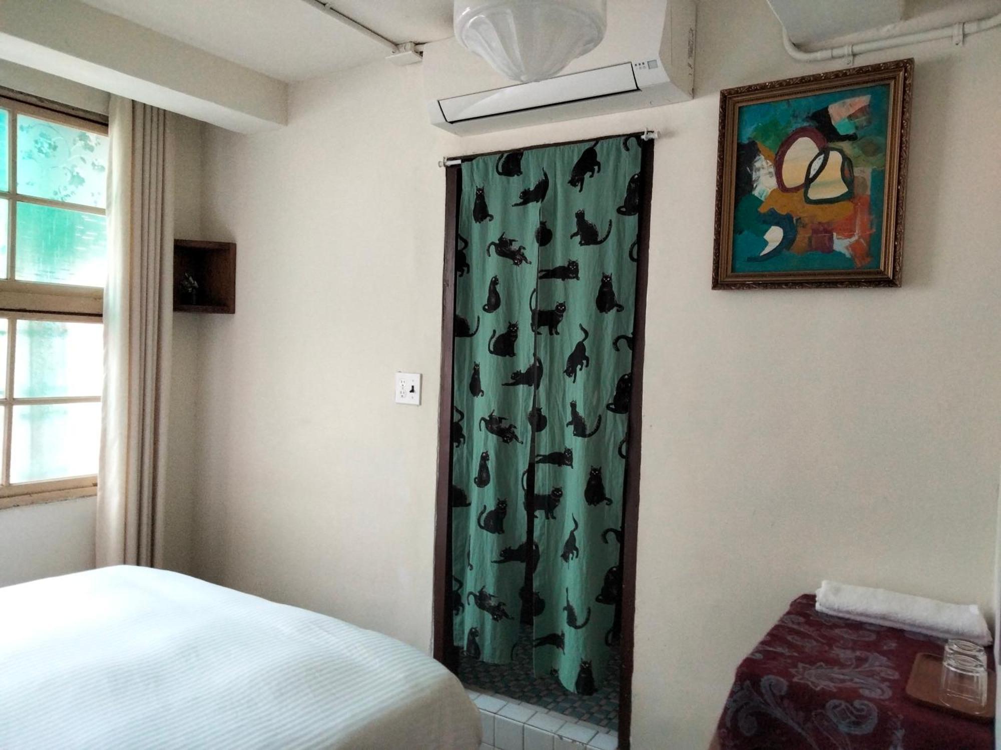 Neat Hostel Тайнан Екстериор снимка