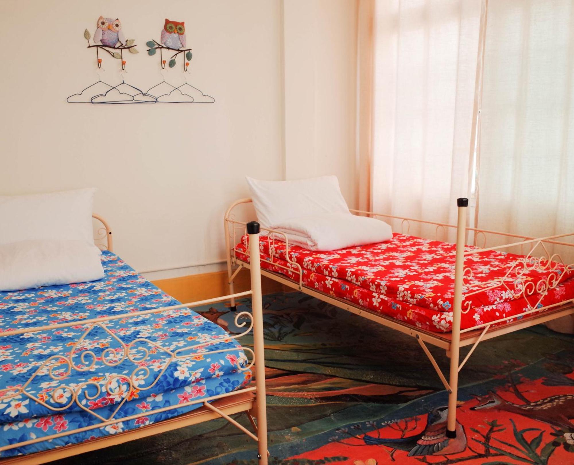 Neat Hostel Тайнан Стая снимка