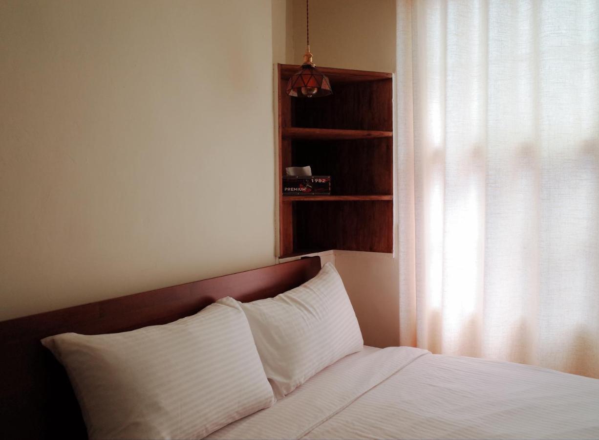 Neat Hostel Тайнан Екстериор снимка