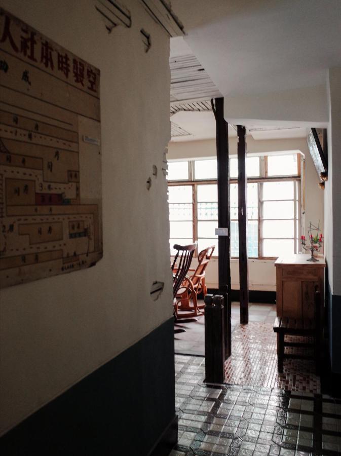 Neat Hostel Тайнан Екстериор снимка
