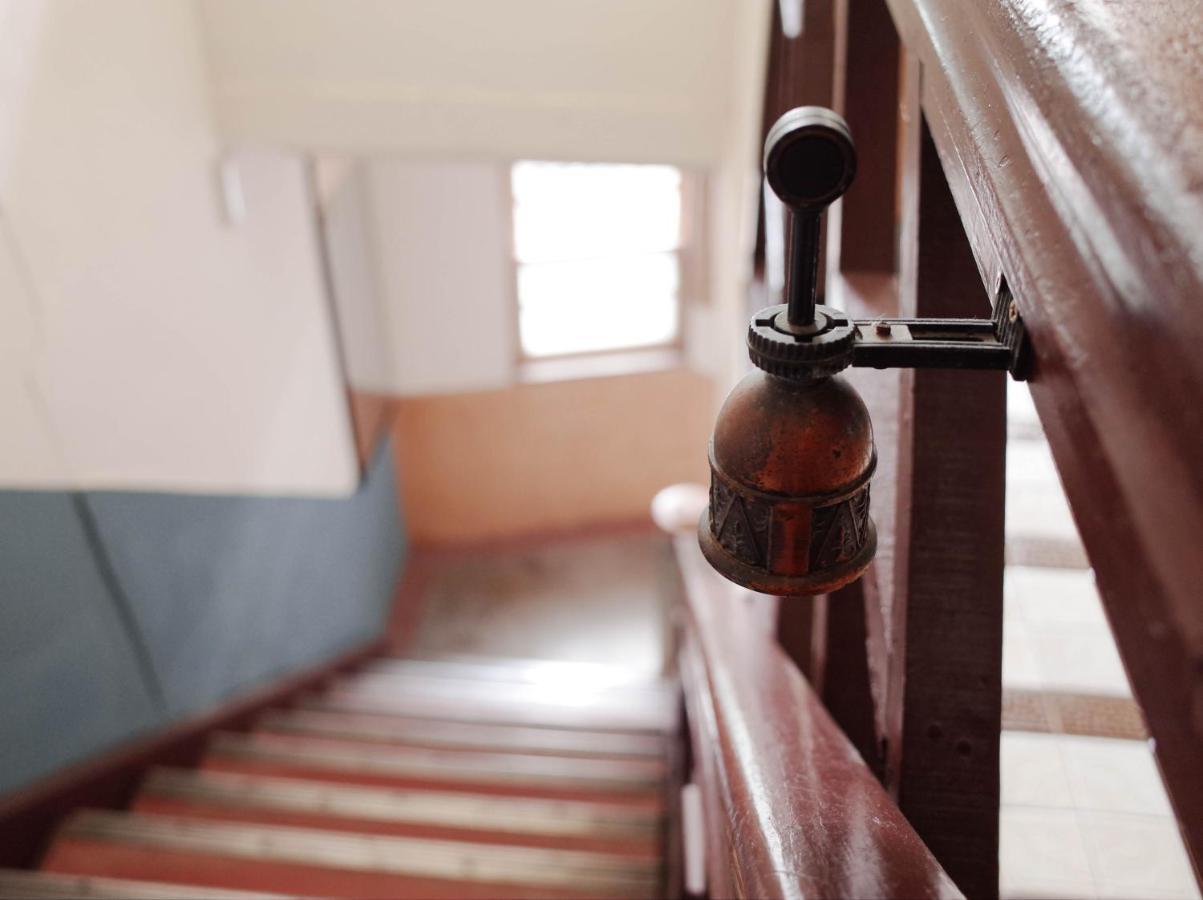 Neat Hostel Тайнан Екстериор снимка