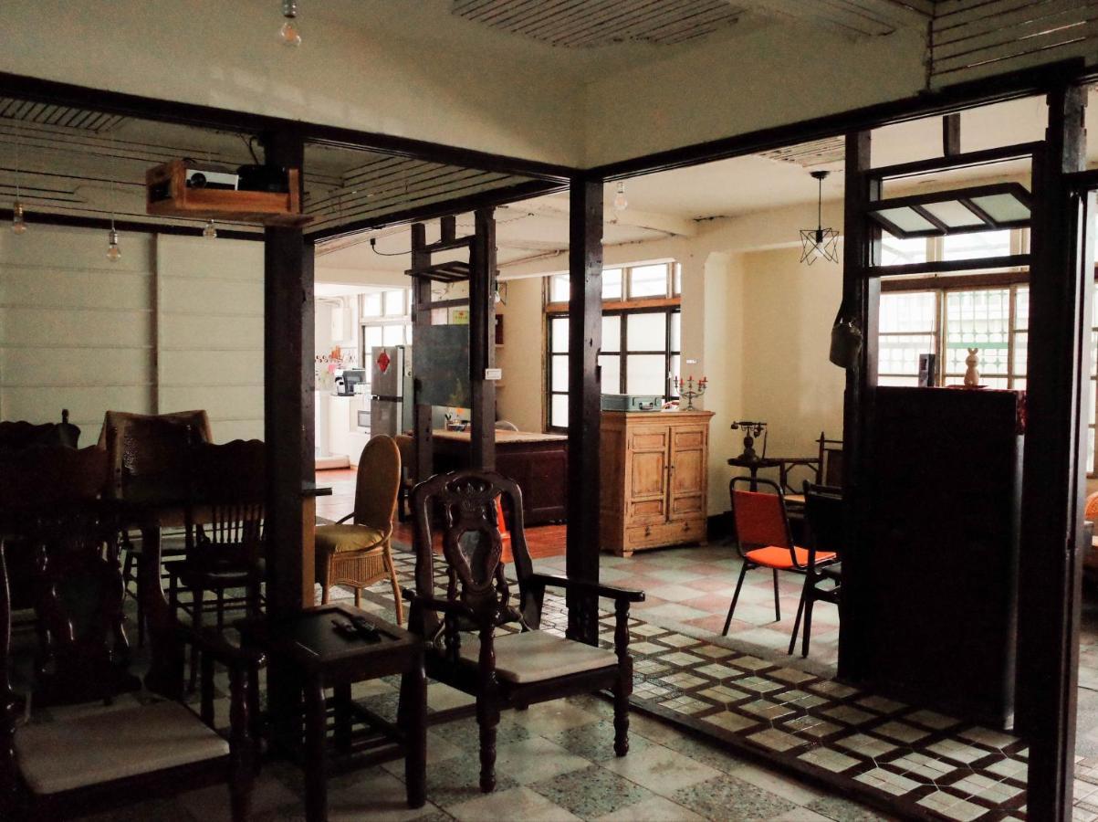 Neat Hostel Тайнан Екстериор снимка