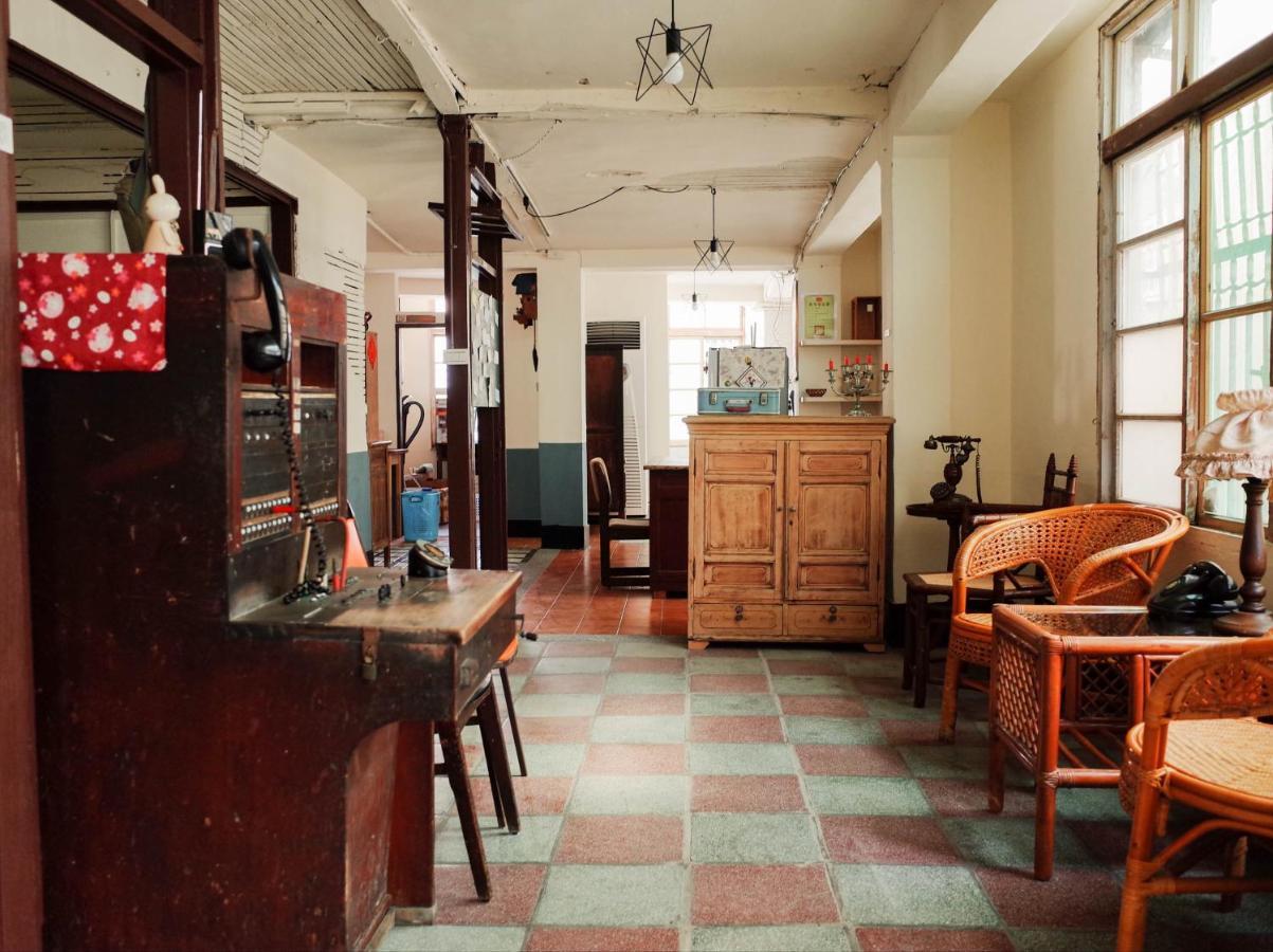 Neat Hostel Тайнан Екстериор снимка