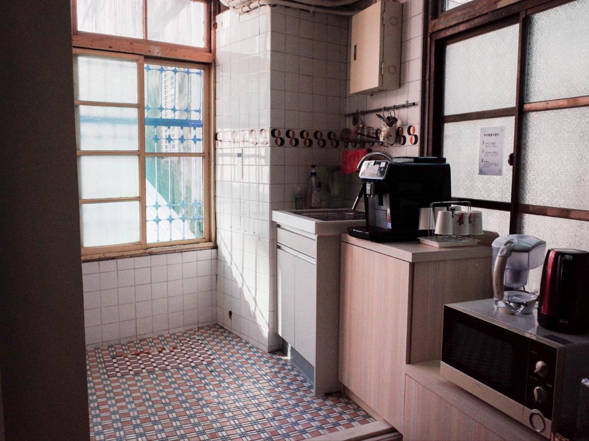 Neat Hostel Тайнан Екстериор снимка