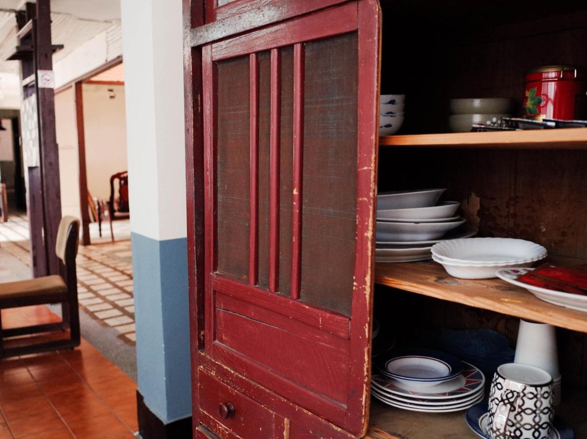 Neat Hostel Тайнан Екстериор снимка